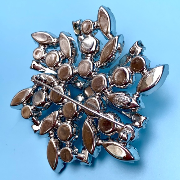 Kramer New York White Rhinestone Silver Tone Snowflake Brooch Pin - Picture 6 of 8